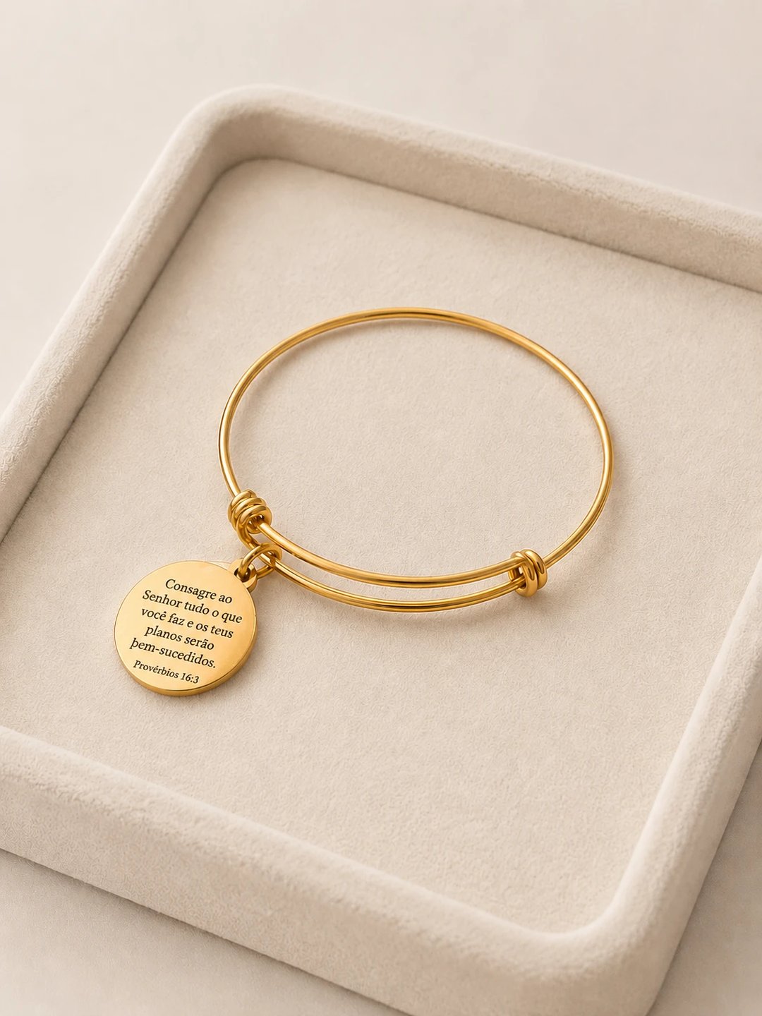 BRACELETE COM PINGENTE PERSONALIZAVEL - AÇO INOX DOURADO | Like Joias e Acessórios (2)