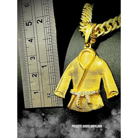 PINGENTE KIMONO CRAVEJADO | Mafia do Ouro18k