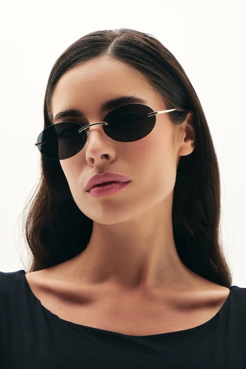 Óculos de Sol Oval Nina com Lente Preta | Like Joias e Acessórios