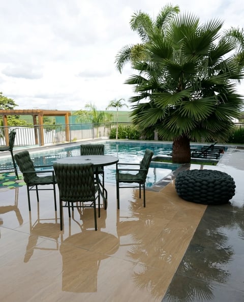Conjunto de Mesa + 04 Cadeiras Sevilhas Verde Militar | Traços e Tramas