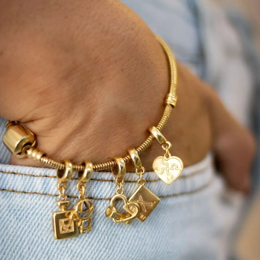 PULSEIRA PANDORA COM 5 BERLOQUES | Everest Jóias