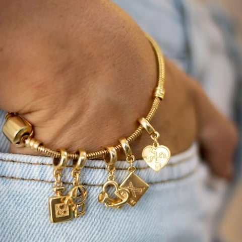 PULSEIRA PANDORA COM 5 BERLOQUES | Everest Jóias