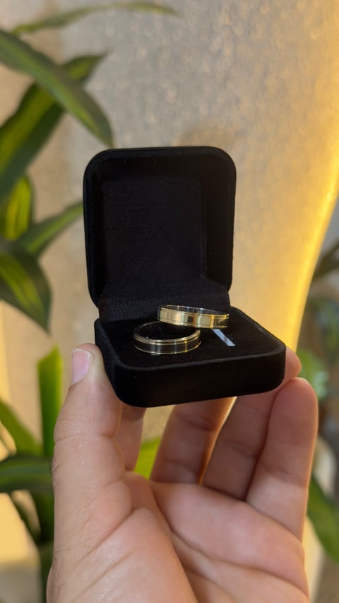 PAR DE ALIANÇA 4MM COM 2 FRISOS | Everest Jóias