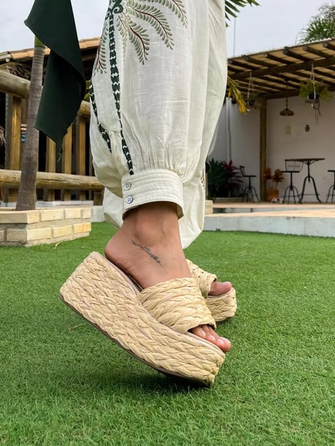 Sandália anabela palha | Linqui