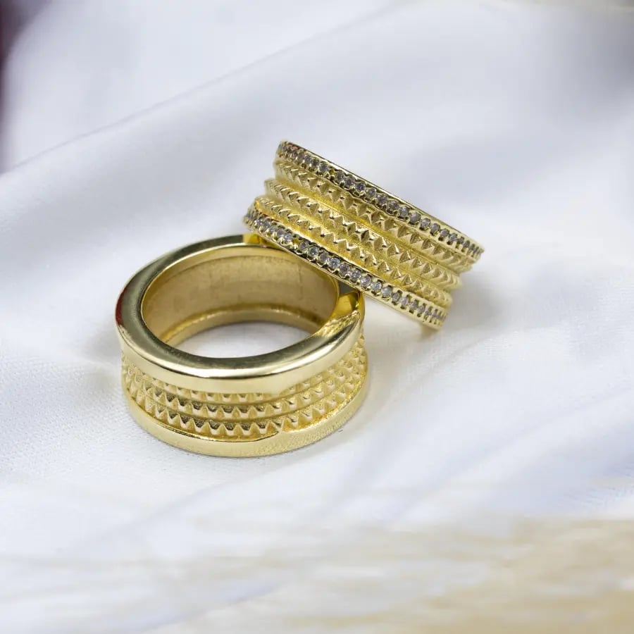 PAR DE ALIANÇA MODELO BVLGARI DETALHADO | Everest Jóias (3)