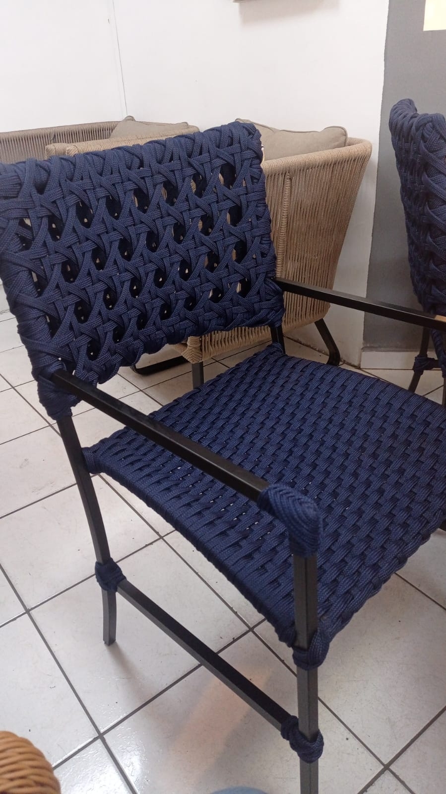CN - CADEIRA BLACK COM BRAÇO EM CORDA NAUTICA | MAM Móveis Artesanais