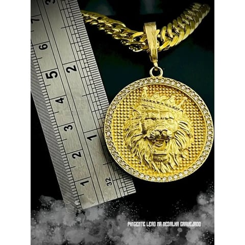 PINGENTE LEÃO NA MEDALHA CRAVEJADO | Mafia do Ouro18k
