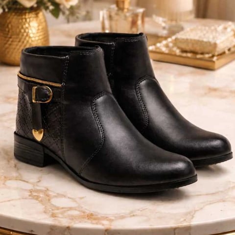 Bota cano curto preta | Linqui