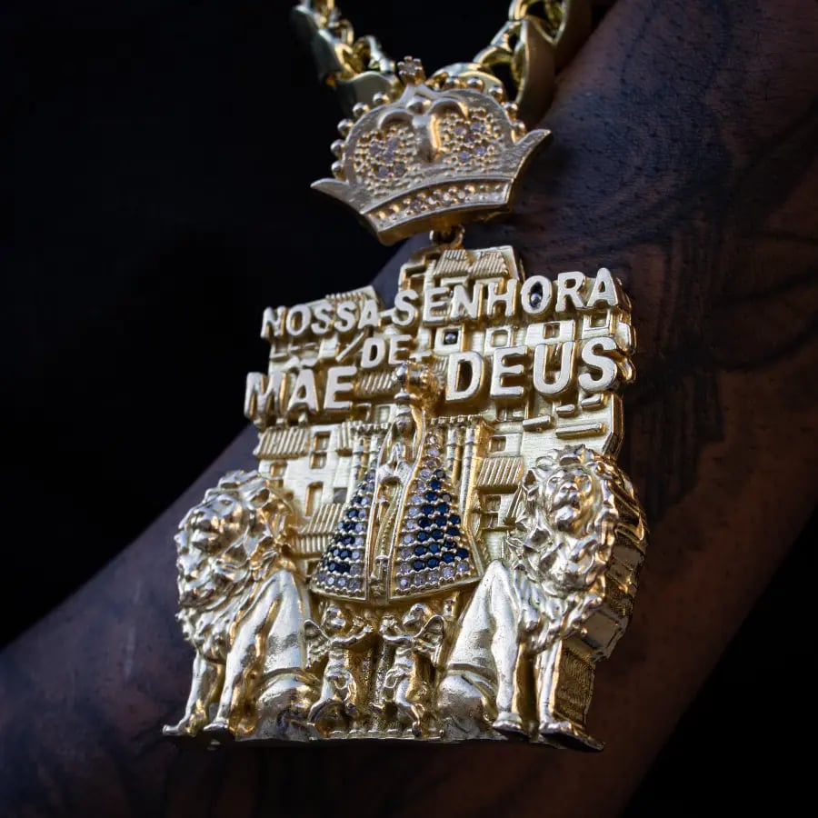 PINGENTE NOSSA SENHORA COM LEÃO | Everest Jóias