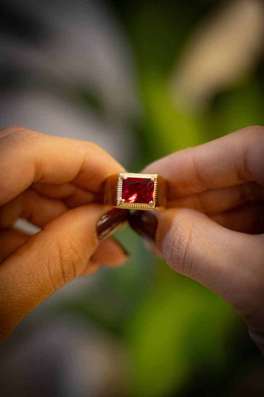 ANEL DE FORMATURA PEDRA VERMELHO (LARGO) | Everest Jóias