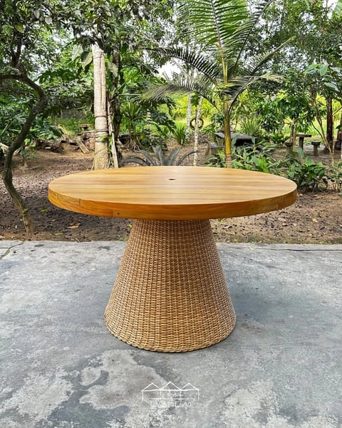 Mesa Cone Com Tampo Ripado E Base Em Junco Sintético | Casa do Lírio