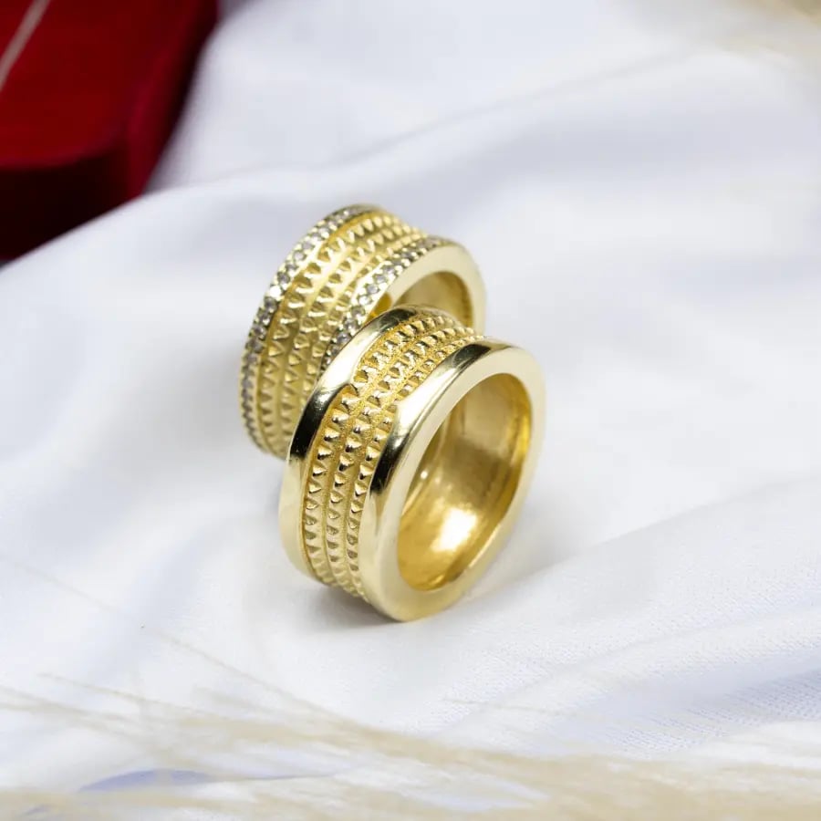 PAR DE ALIANÇA MODELO BVLGARI DETALHADO | Everest Jóias (2)