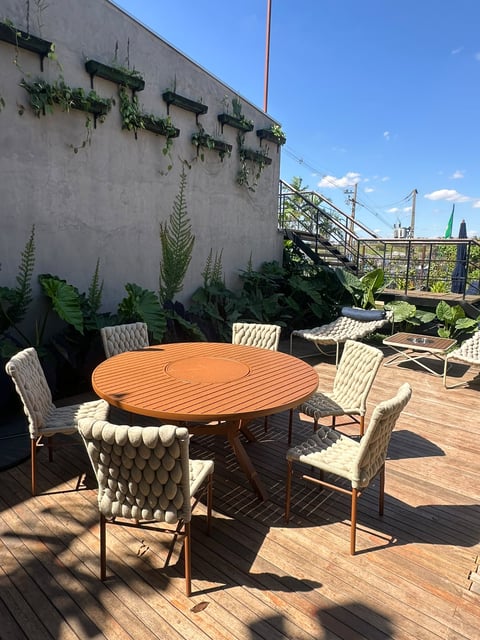 Conjunto de Mesa com Giratório + 06 Cadeiras Sevilha Deserto | Traços e Tramas