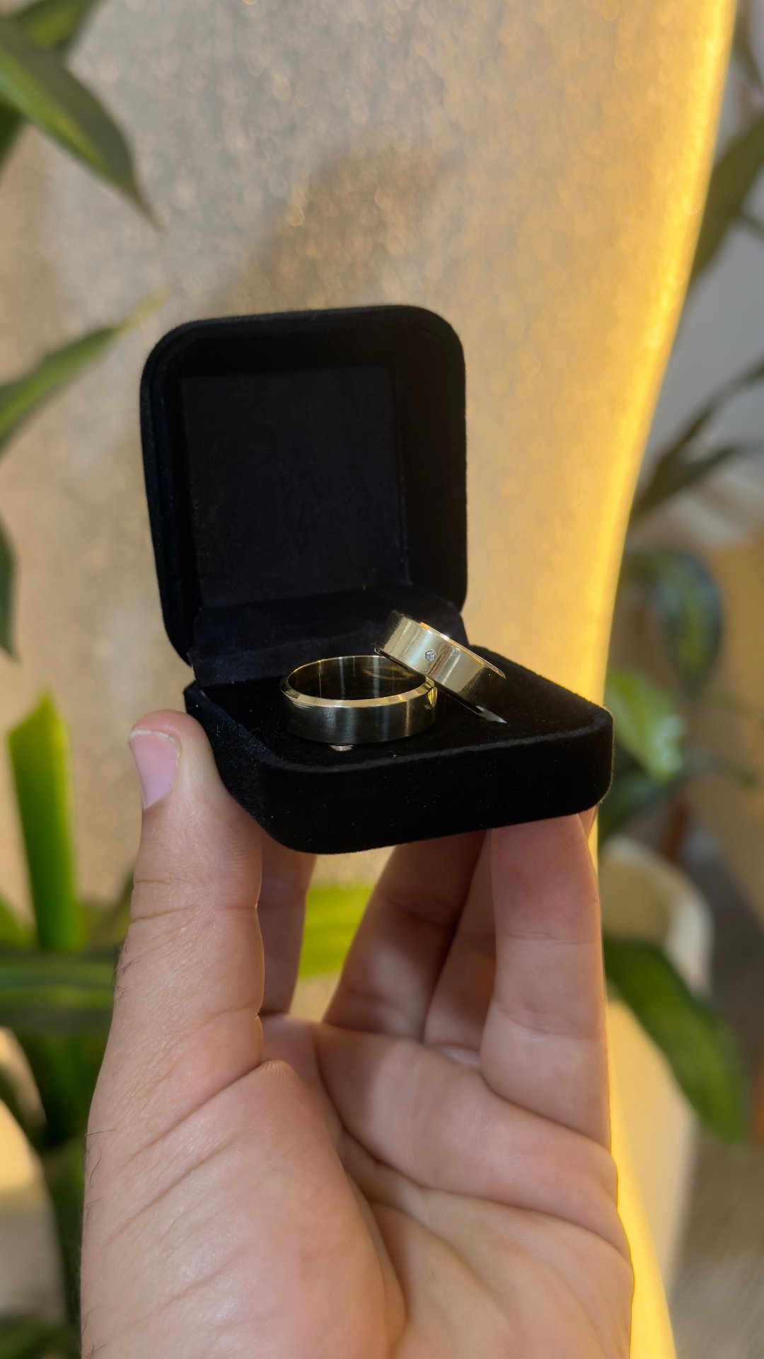 PAR DE ALIANÇA ITALINA 4MM COM 1 PEDRA | Everest Jóias