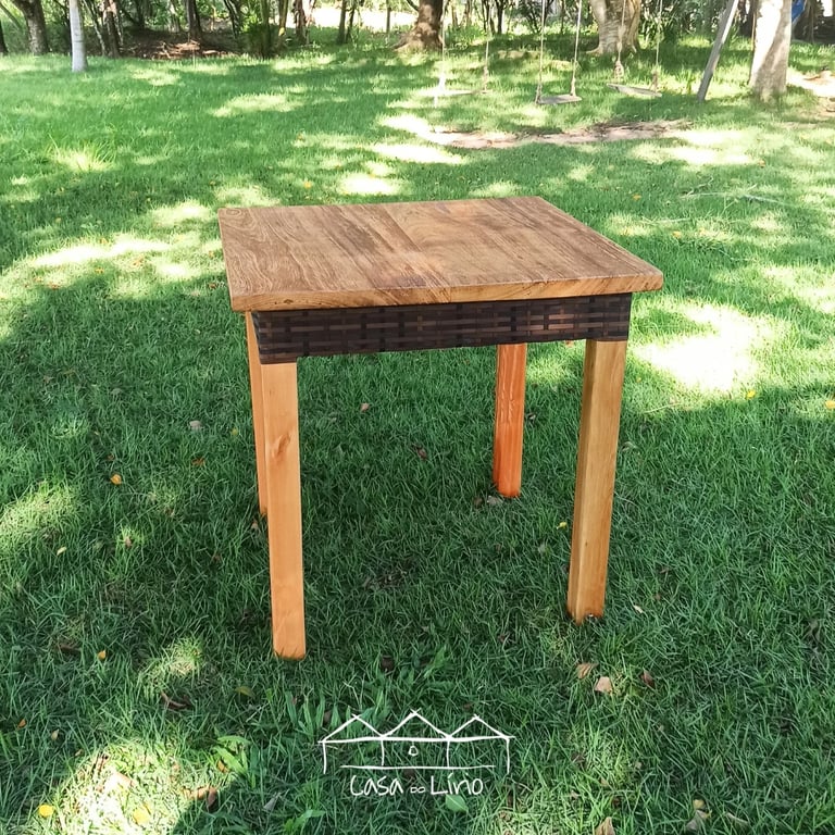 Mesa Comum Em Junco Sintético | Casa do Lírio