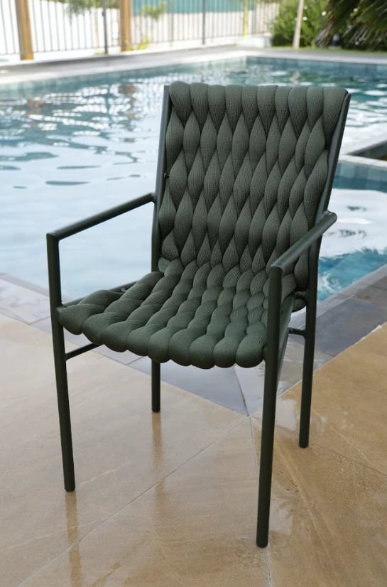 Conjunto de Mesa + 04 Cadeiras Sevilhas Verde Militar | Traços e Tramas (2)