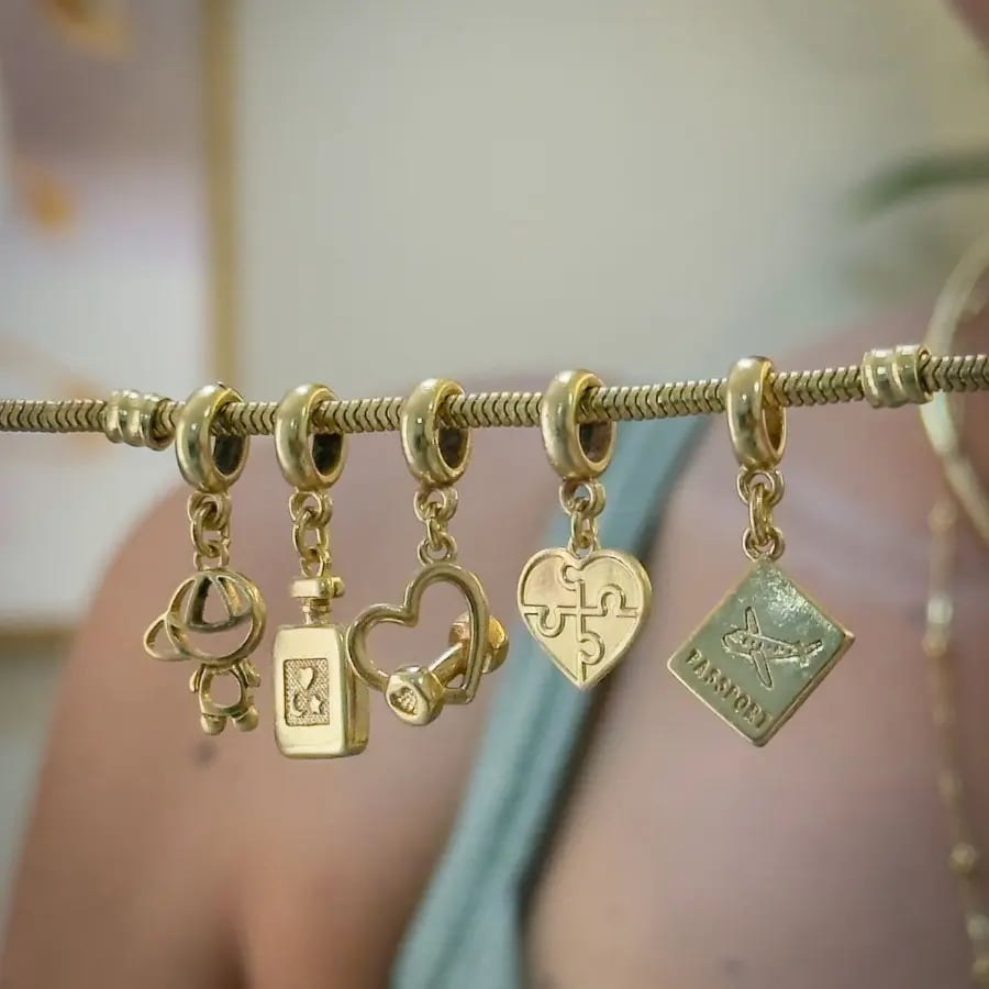 PULSEIRA PANDORA COM 5 BERLOQUES | Everest Jóias (2)