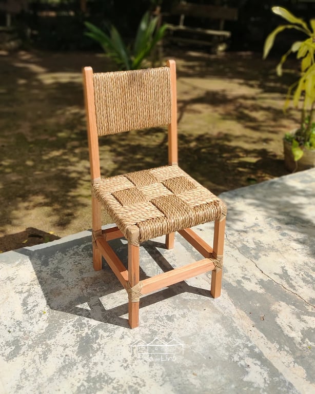Cadeira Comum Adaptada | Casa do Lírio