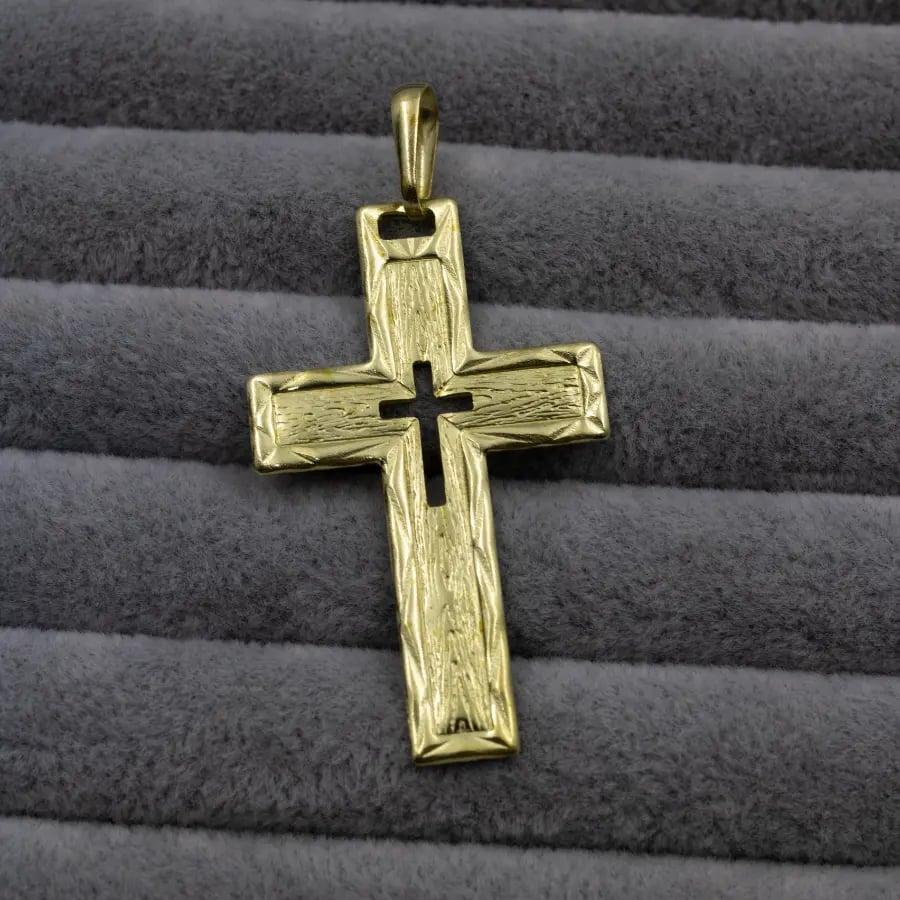 PINGENTE CRUCIFIXO VAZADO COM TEXTURA | Everest Jóias