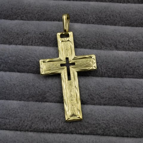 PINGENTE CRUCIFIXO VAZADO COM TEXTURA | Everest Jóias