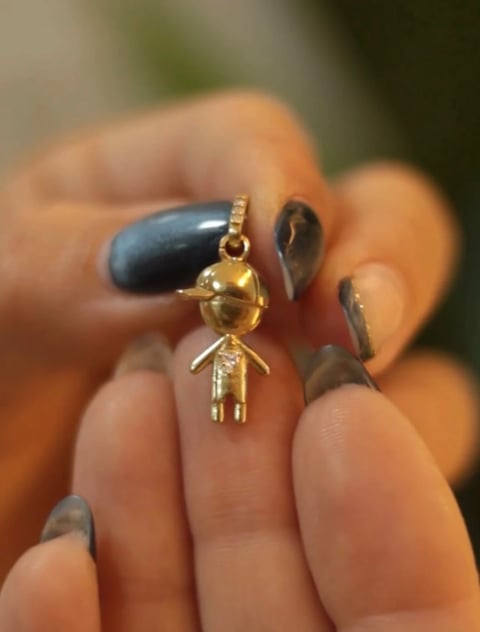PINGENTE MENINO COM UMA PEDRA CRAVEJADA | Mafia do Ouro18k