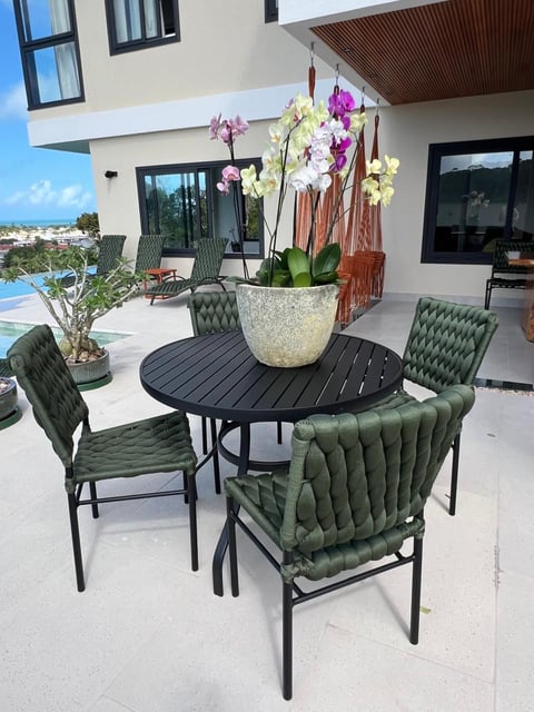 Conjunto de Mesa + 04 Cadeiras Iracema sem Braço Verde Oliva | Traços e Tramas