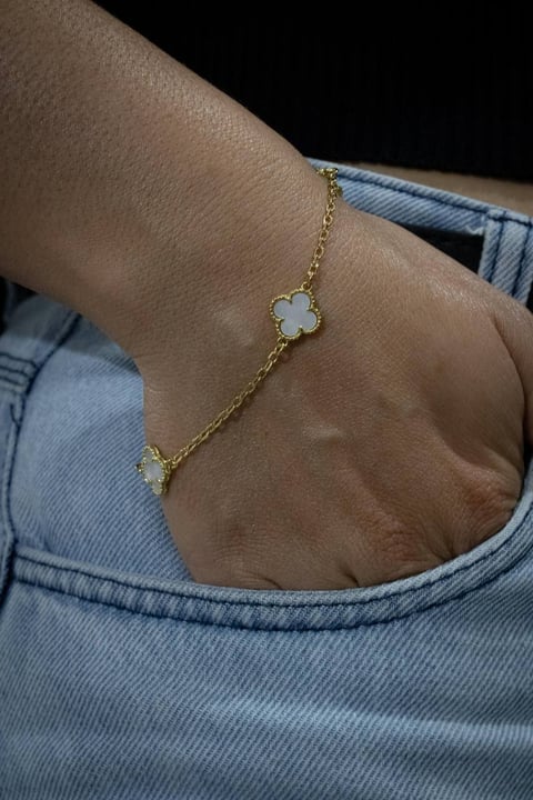 PULSEIRA VAN CLEEF BRANCA ( PEQUENA) | Everest Jóias