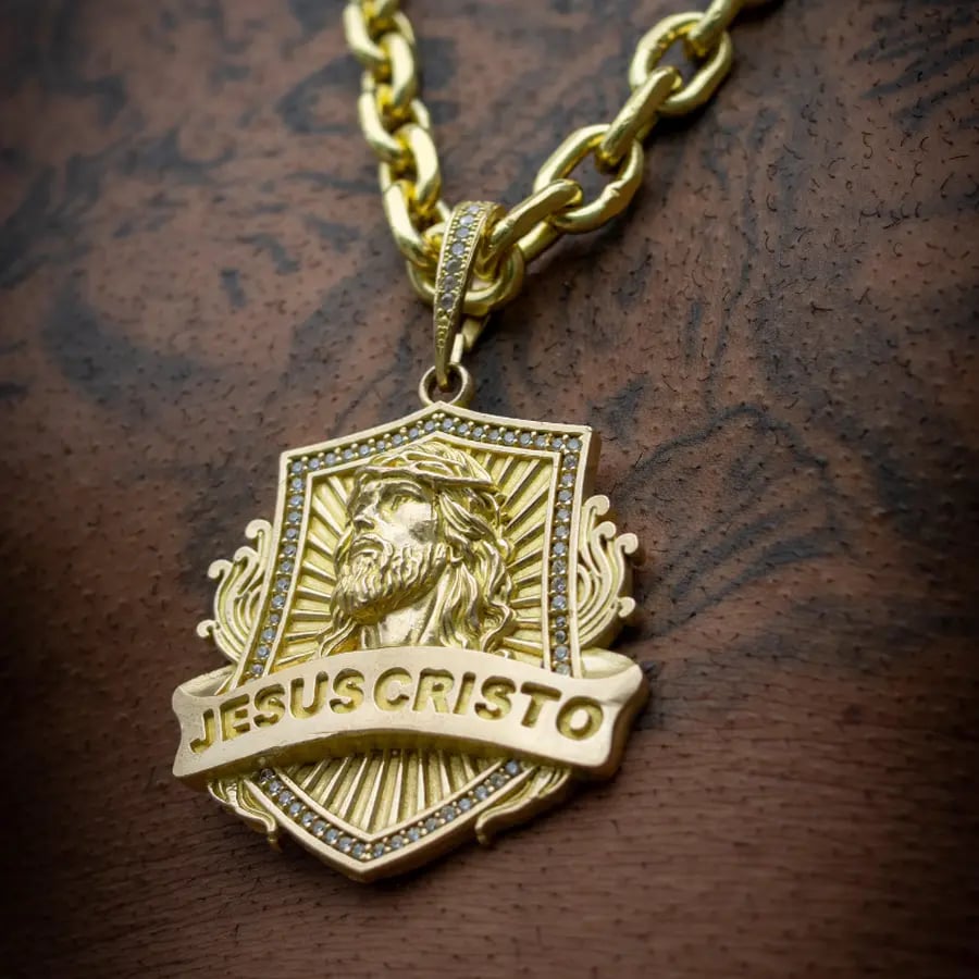 PINGENTE ESCUDO JESUS CRISTO | Everest Jóias