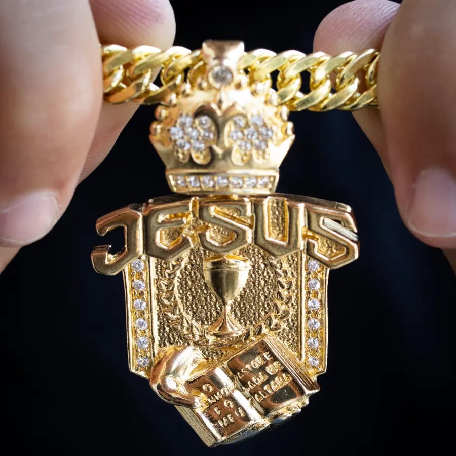 PINGENTE JESUS CÁLICE E BÍBLIA | Everest Jóias (2)