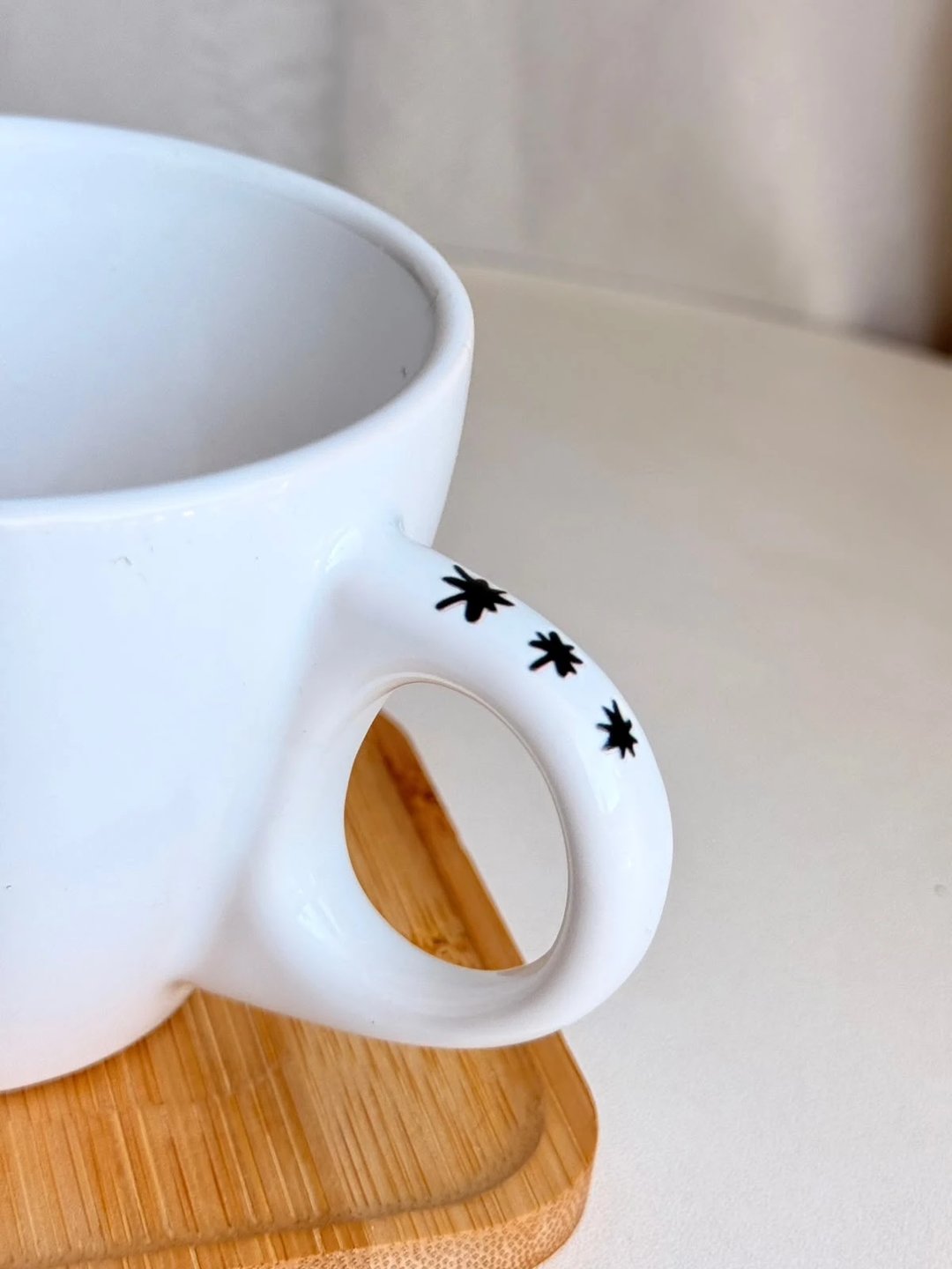 Caneca Cerâmica Personalizada + Pires de Bambu | Like Joias e Acessórios (2)